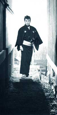  - nemuri-kyoshiro-standing